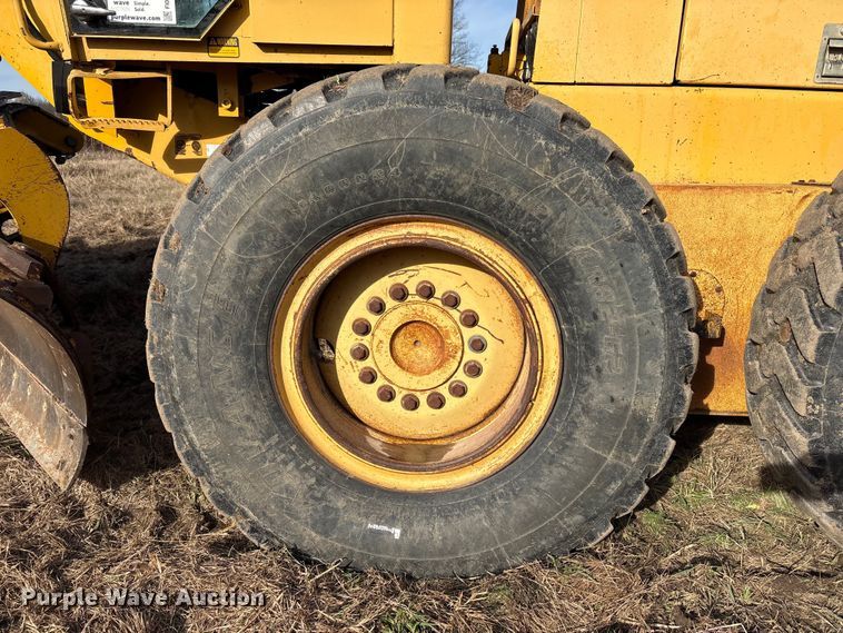 image for item FI0081 1995 John Deere 770BH motor grader