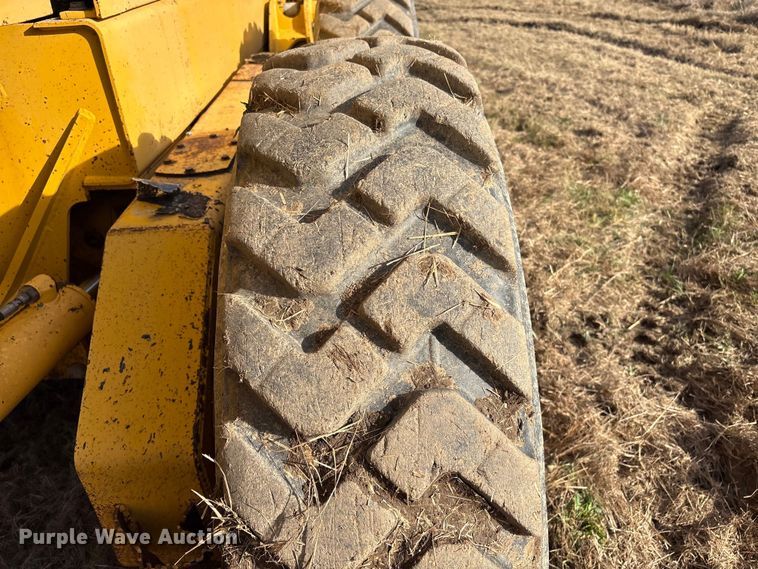 image for item FI0081 1995 John Deere 770BH motor grader