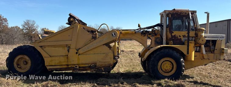 image for item FI0082 1975 International 412 elevating scraper