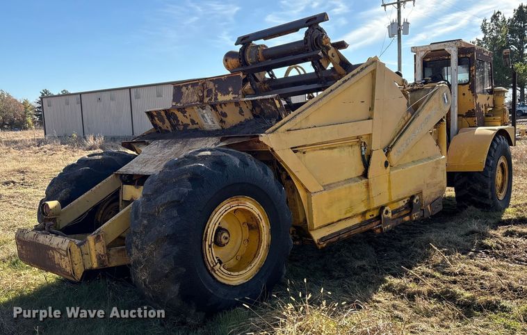 image for item FI0082 1975 International 412 elevating scraper