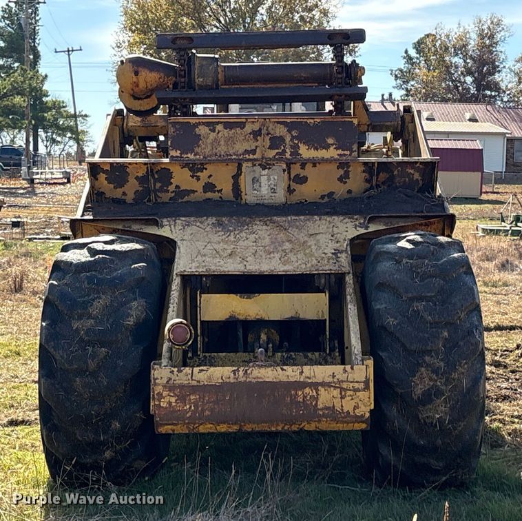 image for item FI0082 1975 International 412 elevating scraper