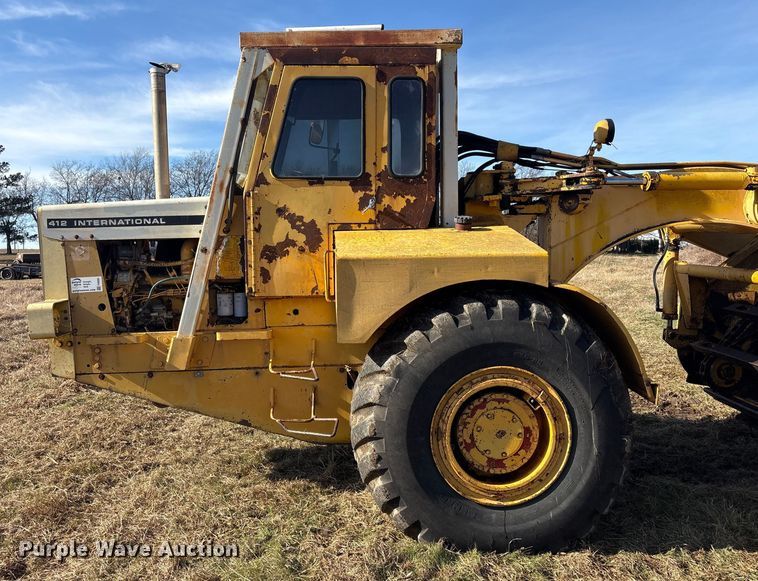 image for item FI0082 1975 International 412 elevating scraper