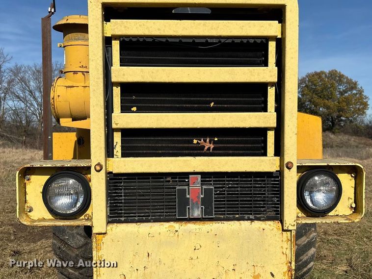 image for item FI0082 1975 International 412 elevating scraper