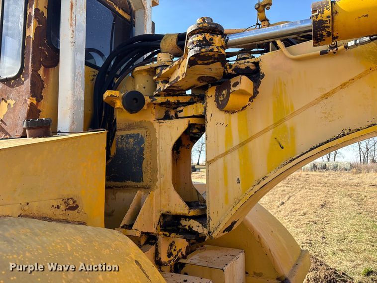 image for item FI0082 1975 International 412 elevating scraper