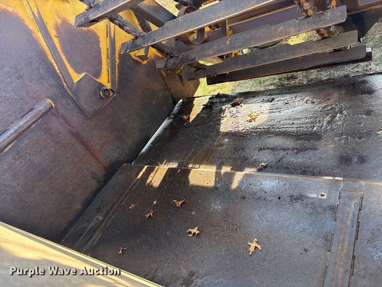 image for item FI0082 1975 International 412 elevating scraper