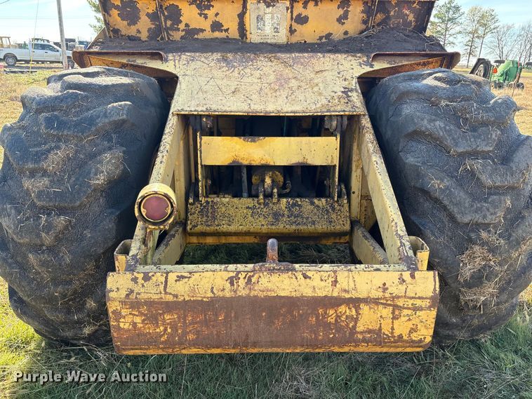 image for item FI0082 1975 International 412 elevating scraper