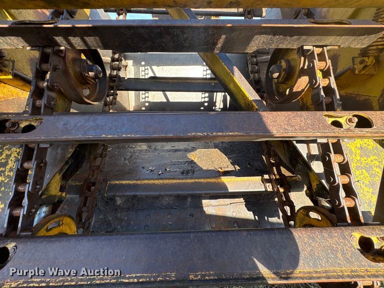 image for item FI0082 1975 International 412 elevating scraper