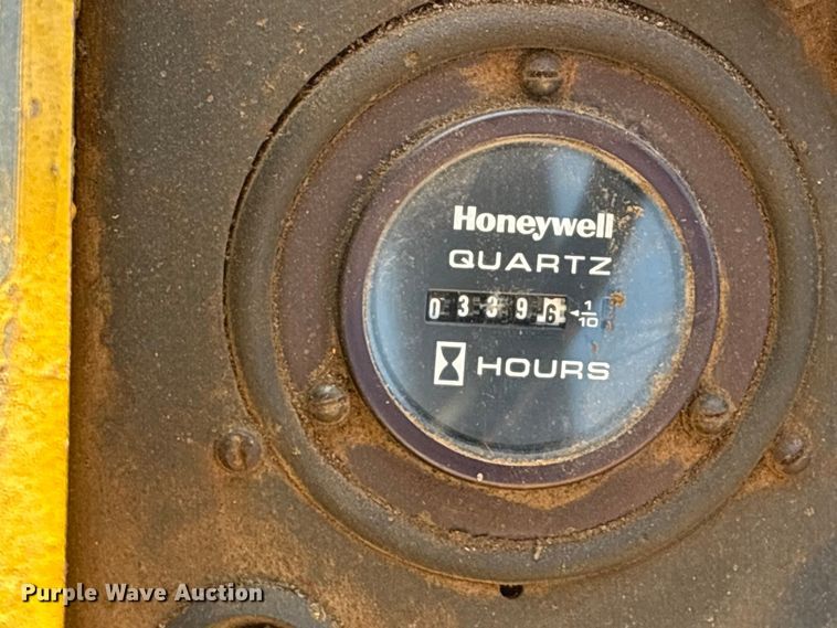 image for item FI0082 1975 International 412 elevating scraper