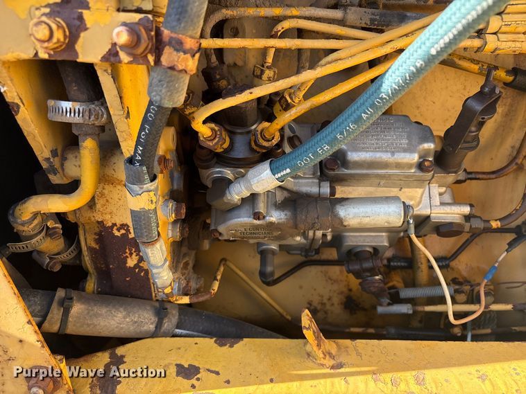 image for item FI0082 1975 International 412 elevating scraper