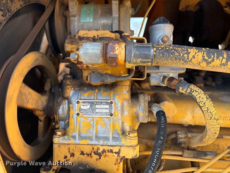 image for item FI0082 1975 International 412 elevating scraper