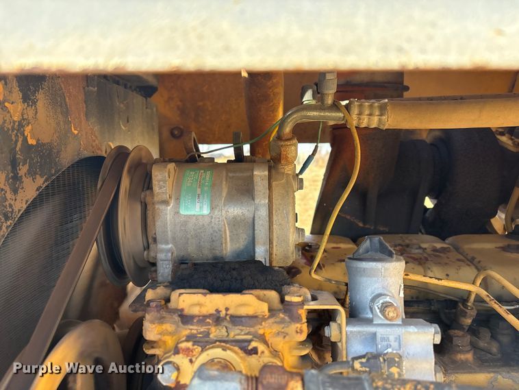 image for item FI0082 1975 International 412 elevating scraper