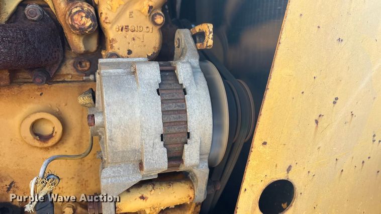 image for item FI0082 1975 International 412 elevating scraper