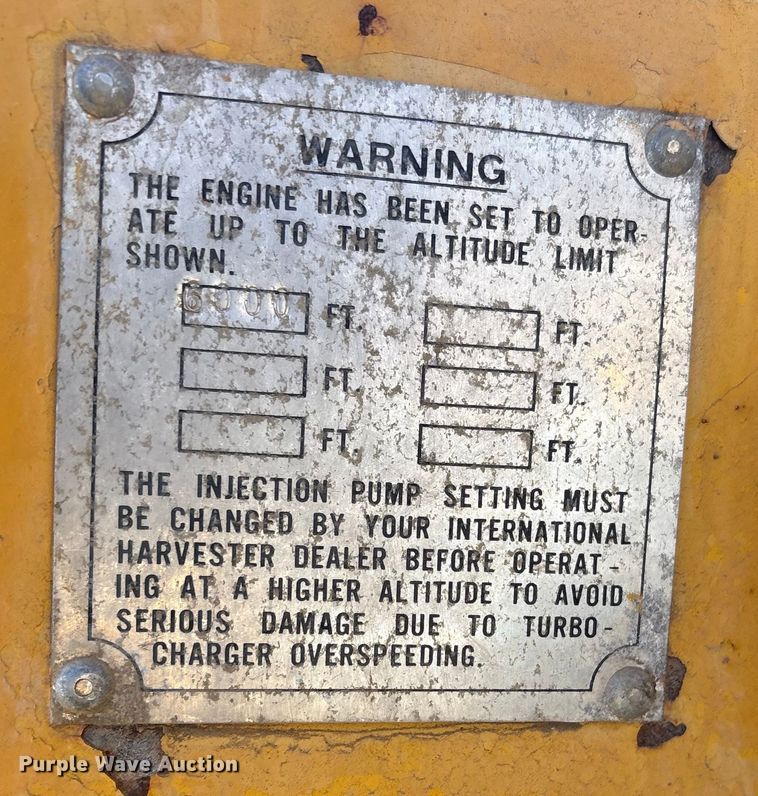 image for item FI0082 1975 International 412 elevating scraper