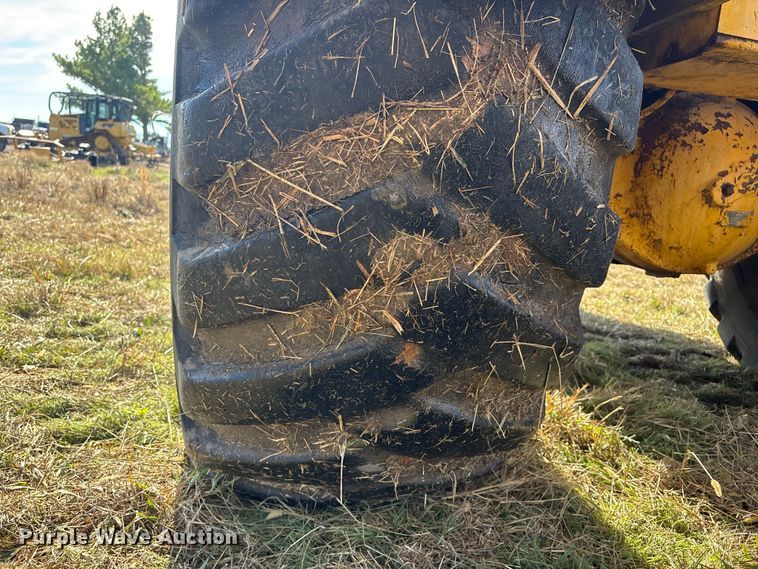 image for item FI0082 1975 International 412 elevating scraper