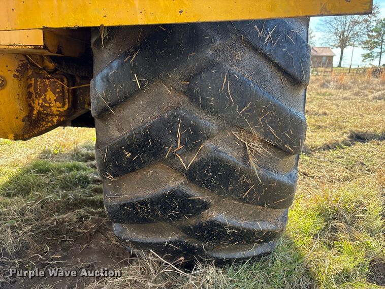 image for item FI0082 1975 International 412 elevating scraper