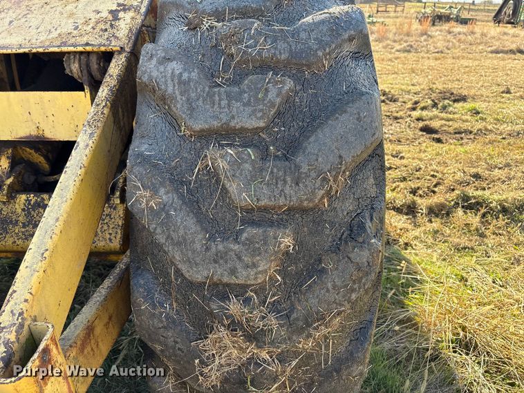 image for item FI0082 1975 International 412 elevating scraper