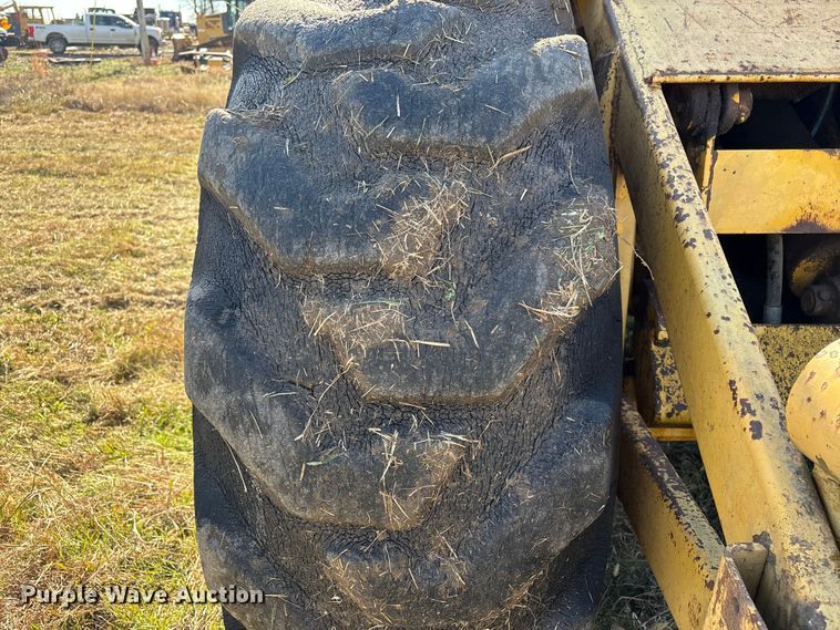 image for item FI0082 1975 International 412 elevating scraper