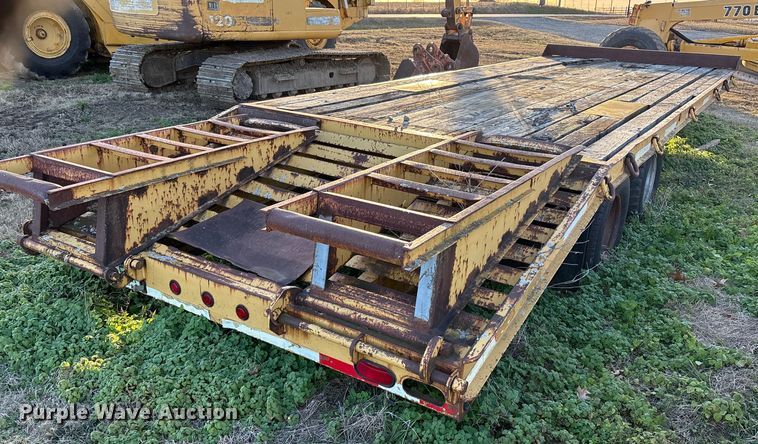 image for item FI0083 2000 L&L Trailer equipment trailer