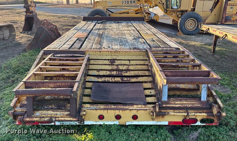 image for item FI0083 2000 L&L Trailer equipment trailer
