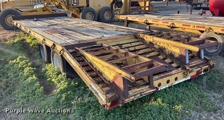 image for item FI0083 2000 L&L Trailer equipment trailer