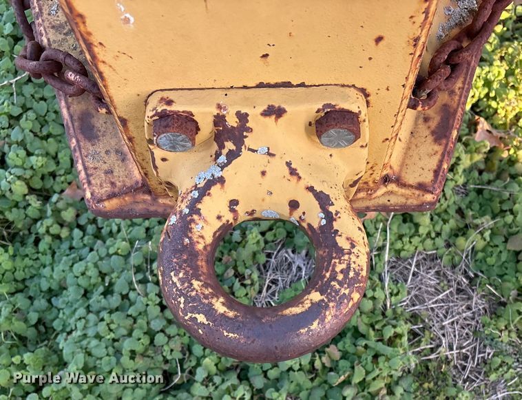 image for item FI0083 2000 L&L Trailer equipment trailer