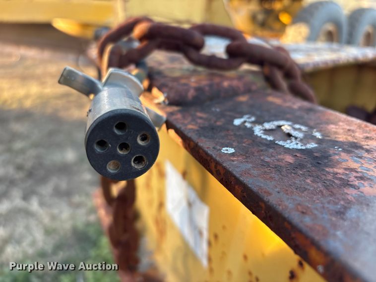 image for item FI0083 2000 L&L Trailer equipment trailer