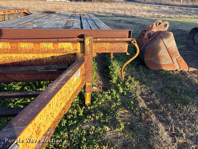 image for item FI0083 2000 L&L Trailer equipment trailer