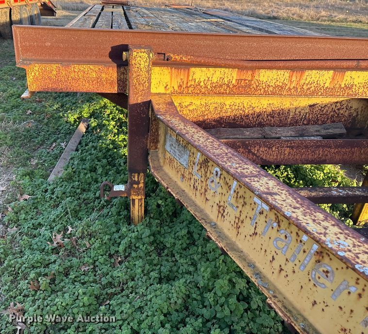 image for item FI0083 2000 L&L Trailer equipment trailer