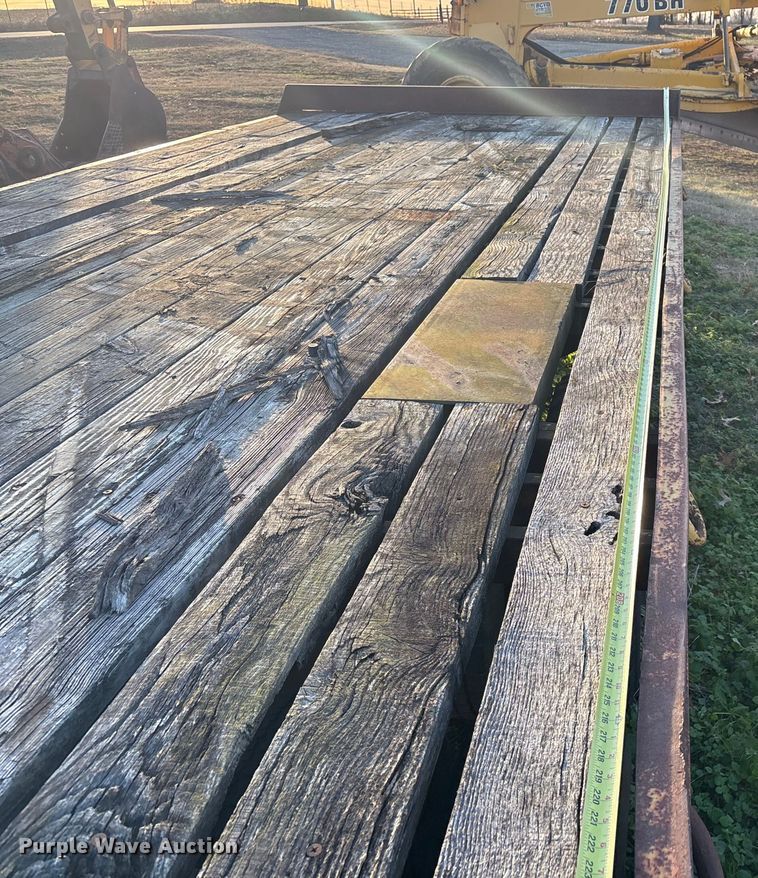 image for item FI0083 2000 L&L Trailer equipment trailer