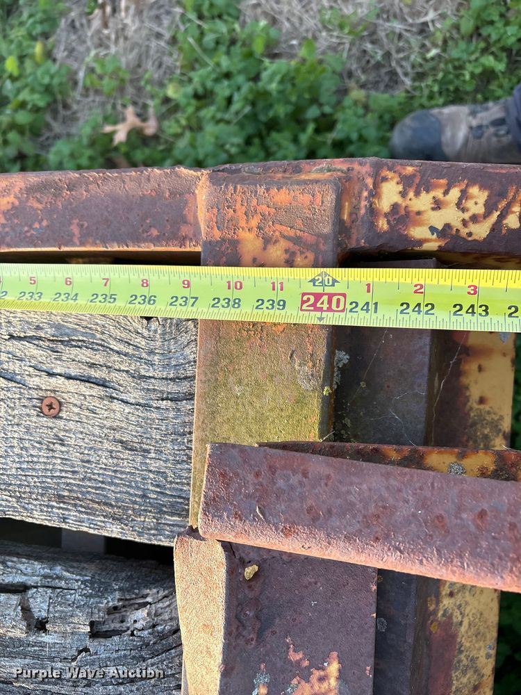 image for item FI0083 2000 L&L Trailer equipment trailer