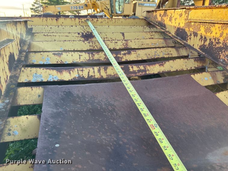 image for item FI0083 2000 L&L Trailer equipment trailer