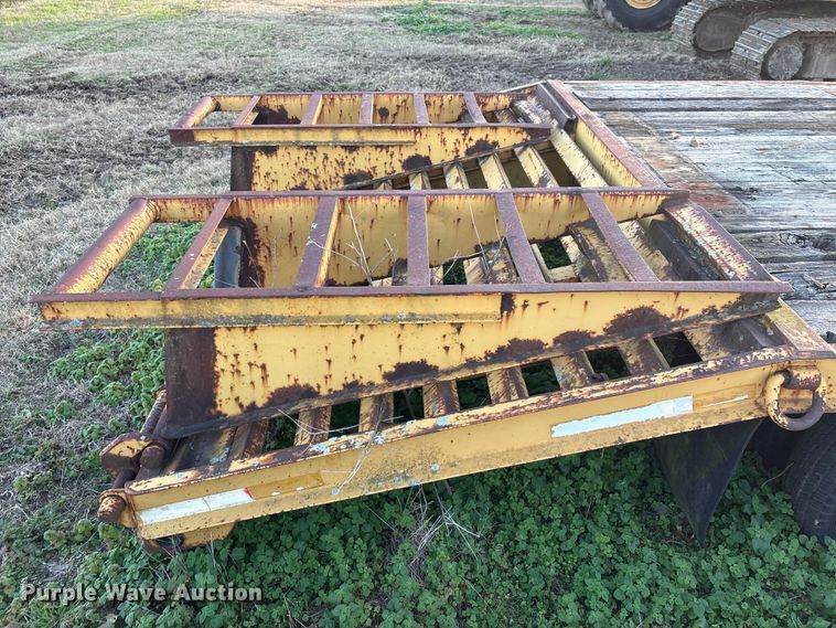 image for item FI0083 2000 L&L Trailer equipment trailer