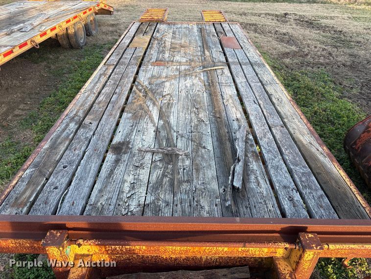 image for item FI0083 2000 L&L Trailer equipment trailer