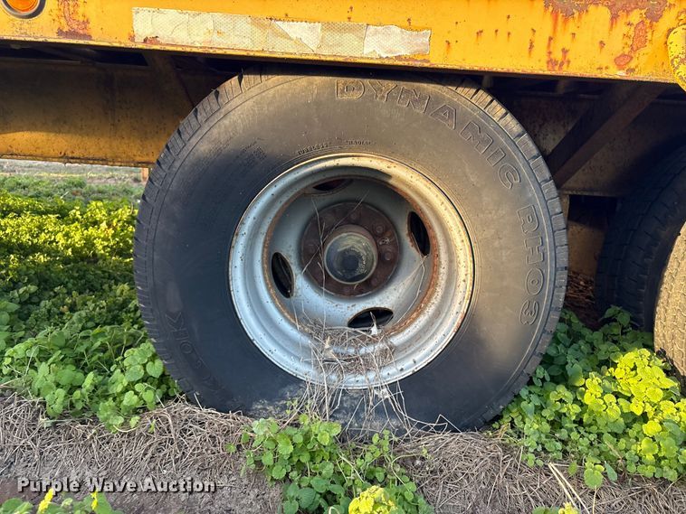 image for item FI0083 2000 L&L Trailer equipment trailer