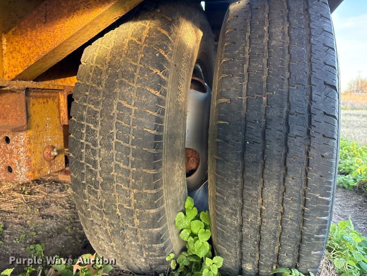 image for item FI0083 2000 L&L Trailer equipment trailer