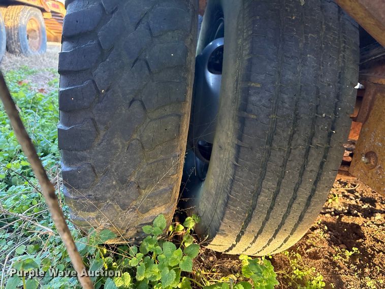 image for item FI0083 2000 L&L Trailer equipment trailer