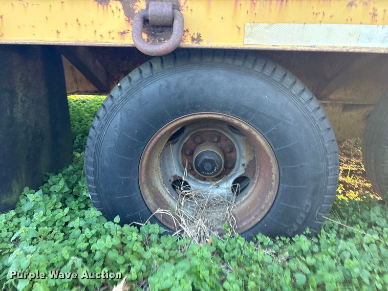 image for item FI0083 2000 L&L Trailer equipment trailer