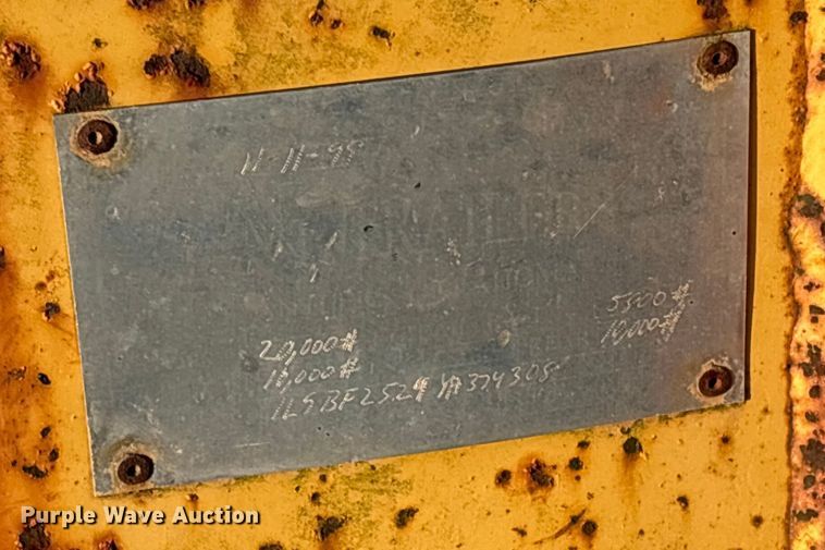 image for item FI0083 2000 L&L Trailer equipment trailer