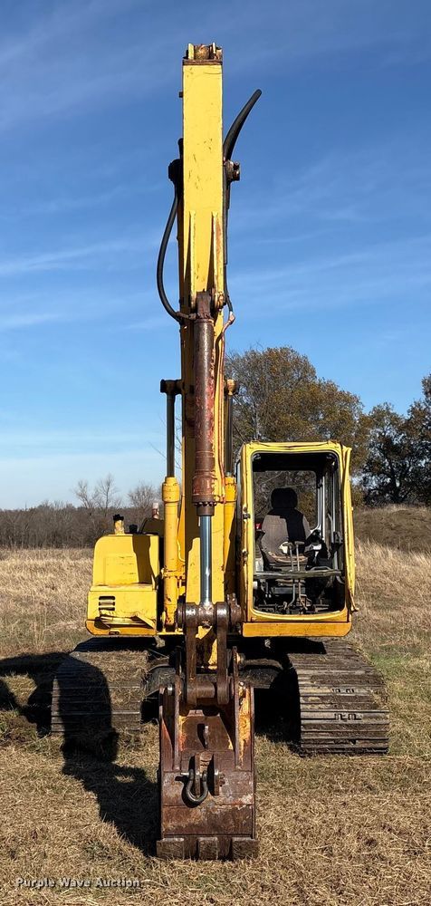 image for item FI0085 2002 John Deere 120 excavator