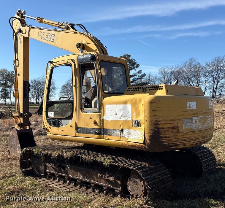 image for item FI0085 2002 John Deere 120 excavator