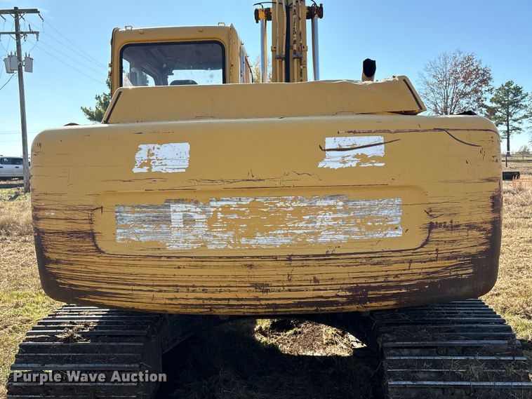 image for item FI0085 2002 John Deere 120 excavator