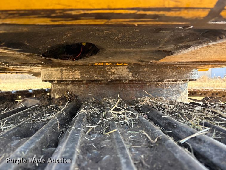 image for item FI0085 2002 John Deere 120 excavator