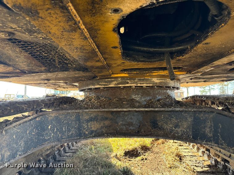 image for item FI0085 2002 John Deere 120 excavator