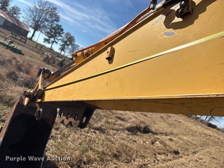 image for item FI0085 2002 John Deere 120 excavator