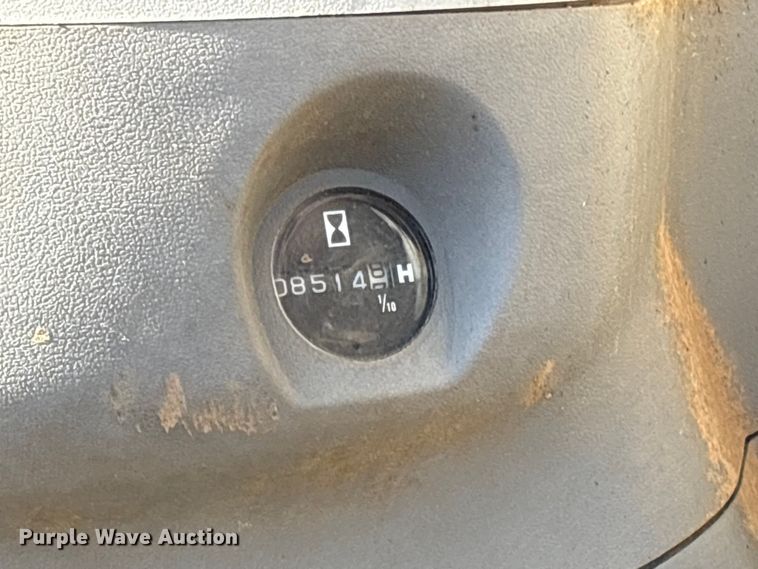 image for item FI0085 2002 John Deere 120 excavator