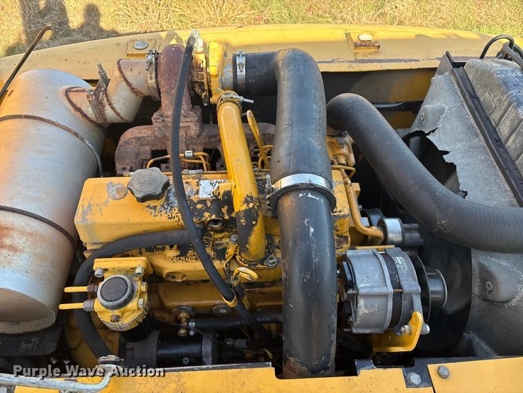 image for item FI0085 2002 John Deere 120 excavator