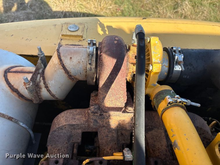 image for item FI0085 2002 John Deere 120 excavator