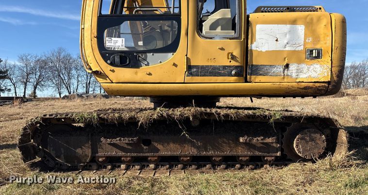 image for item FI0085 2002 John Deere 120 excavator