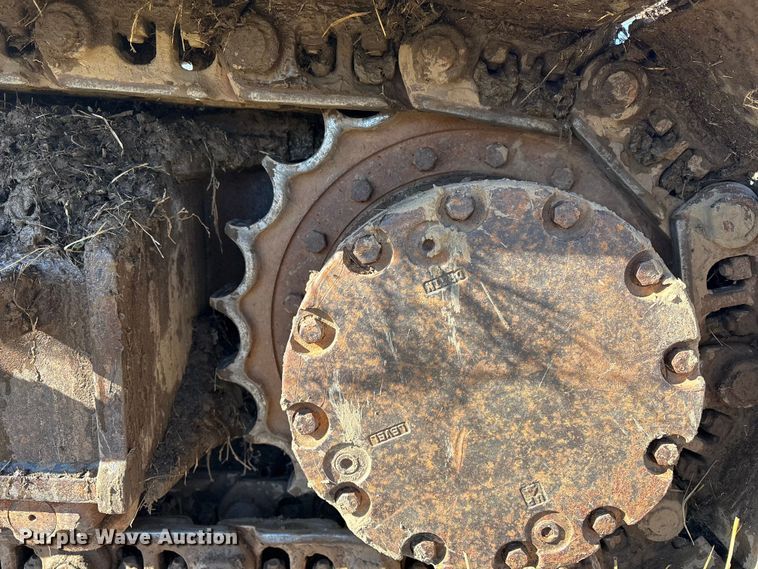 image for item FI0085 2002 John Deere 120 excavator