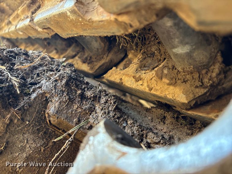 image for item FI0085 2002 John Deere 120 excavator